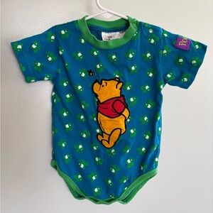 Vintage 90s/Y2K Disney Store Winnie the Pooh baby toddler 18m Bodysuit bees